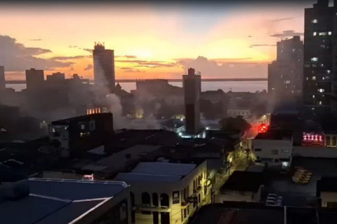Incêndio de grandes proporções atinge subsolo do Largo da Palmeira, em Belém