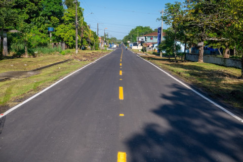 Prefeito Igor Normando entrega 10 quilômetros de estrada revitalizada para a Baía do Sol